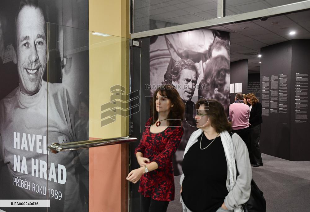 Exhibition Havel na Hrad, Story of 1989