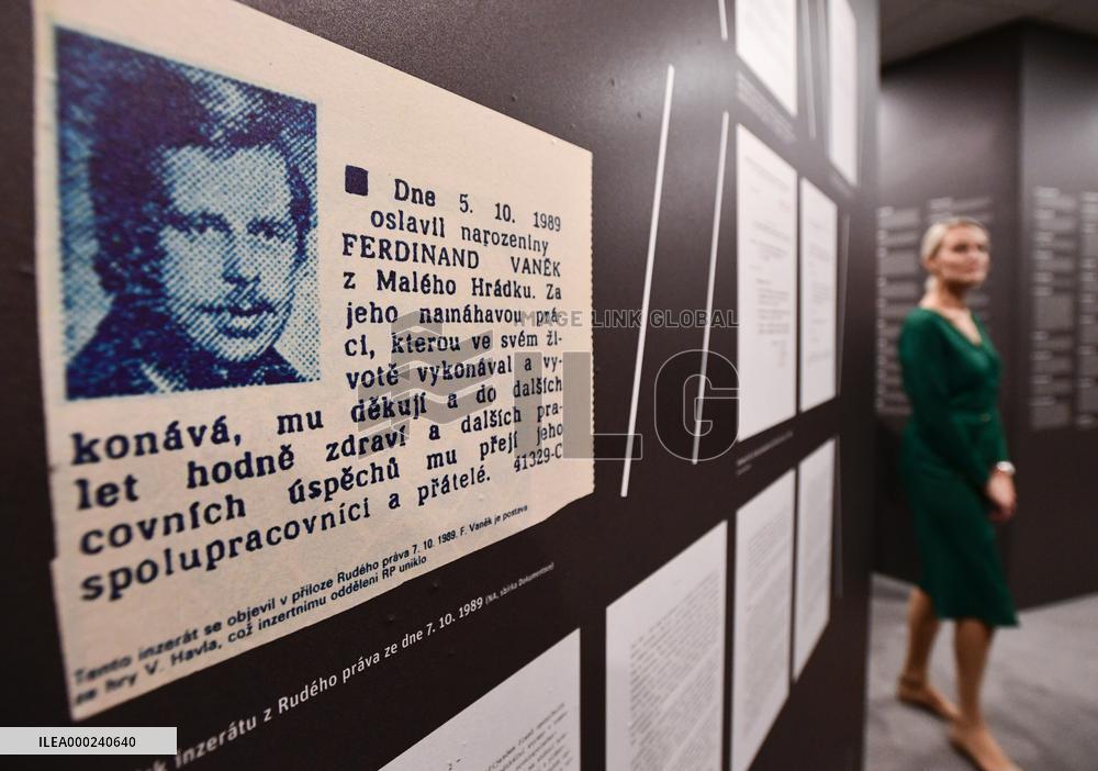 Exhibition Havel na Hrad, Story of 1989