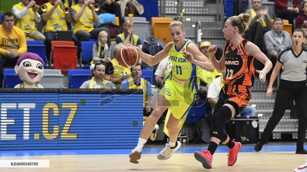 Katerina Zeithammerova, Courtney Vandersloot