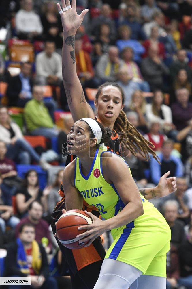 Brionna Jones, Brittney Griner