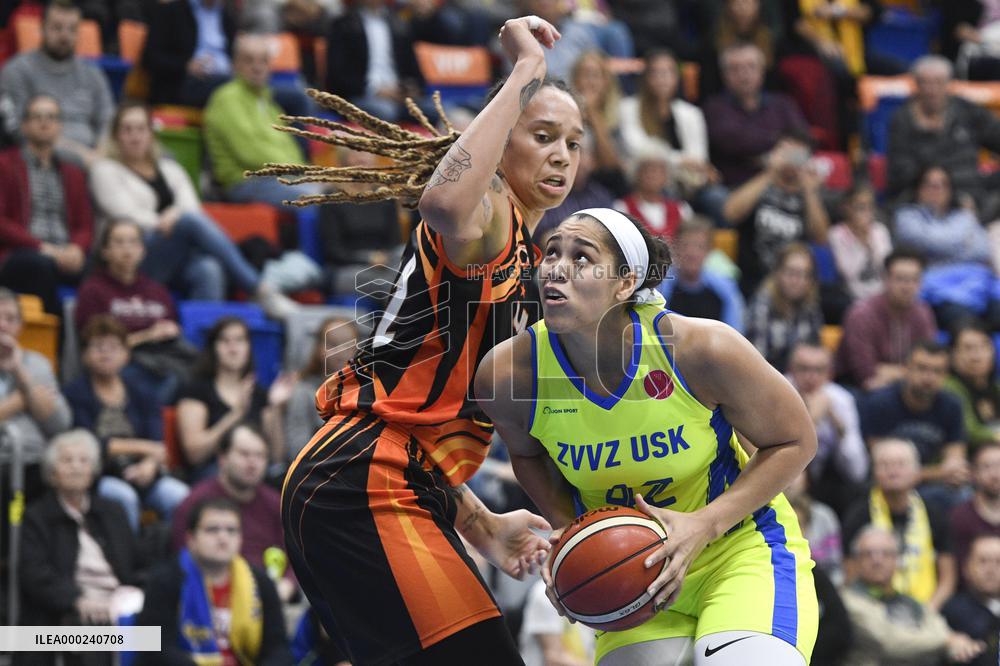 Brionna Jones, Brittney Griner