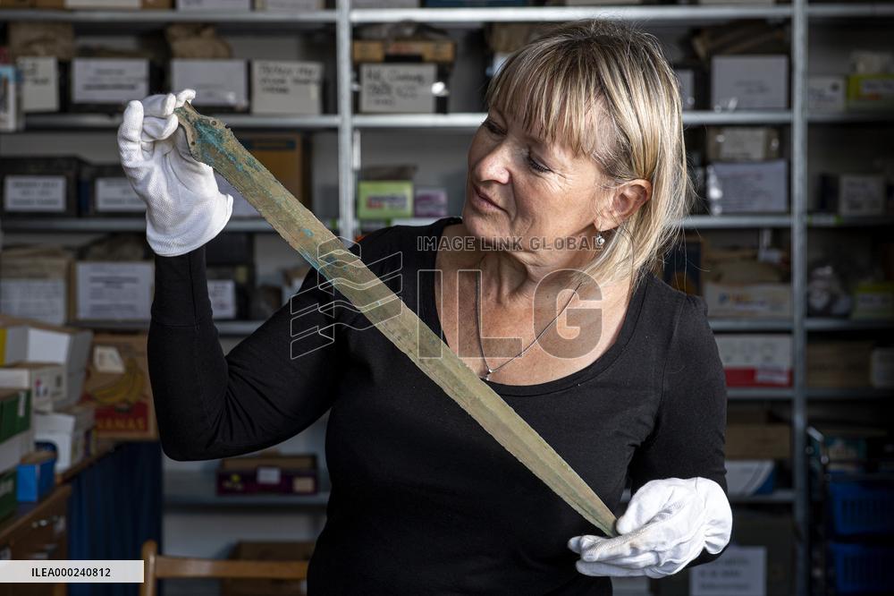 Early Bronze Age sword found