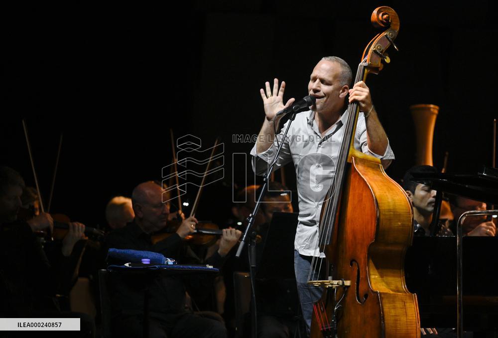 Avishai Cohen accompanied by Czech Radio Symphonic Orchestra