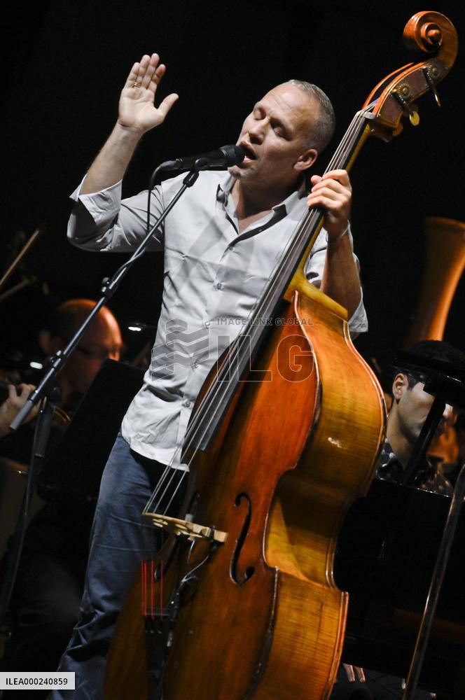 Avishai Cohen accompanied by Czech Radio Symphonic Orchestra