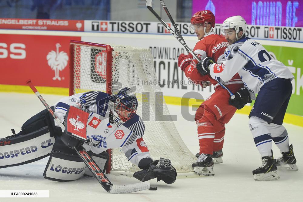 Dominik Frodl, Cory Emmerton, Lukas Kanak