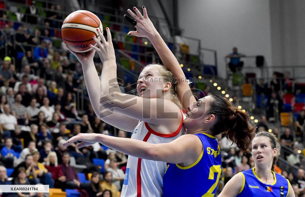 JULIA REISINGEROVA, ADINA STOIEDIN