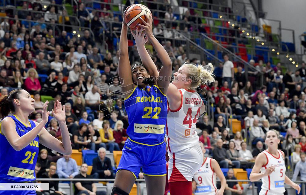 ADINA STOIEDIN, ASHLEY WALKER, JULIA REISINGEROVA