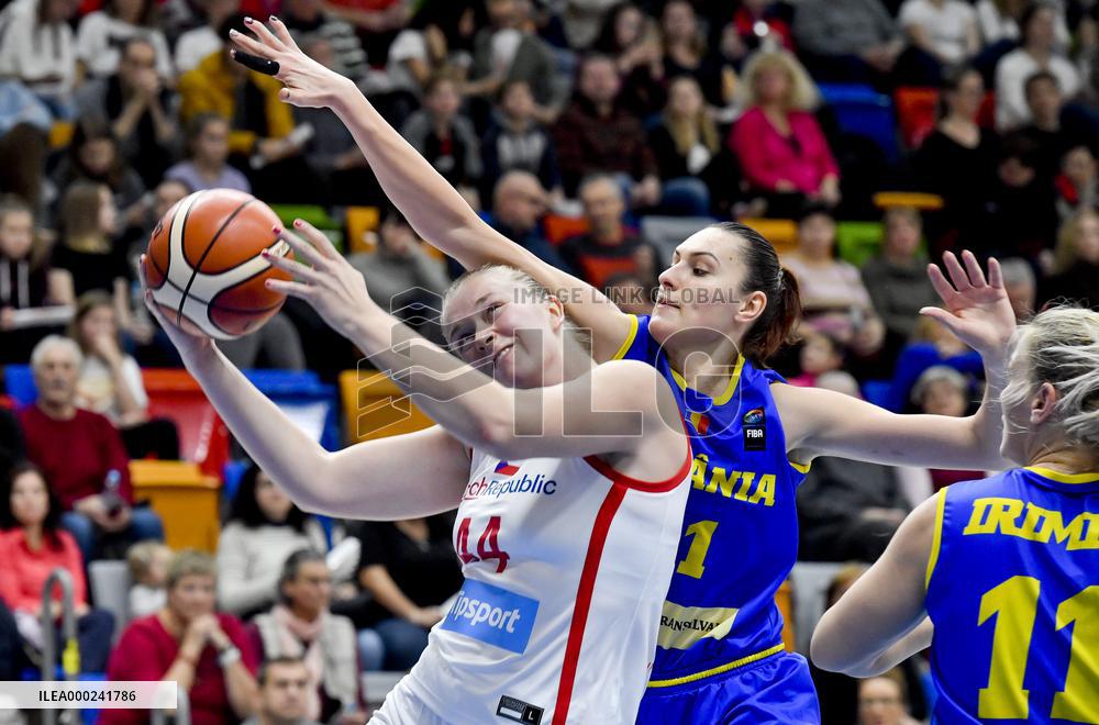 JULIA REISINGEROVA, ADINA STOIEDIN