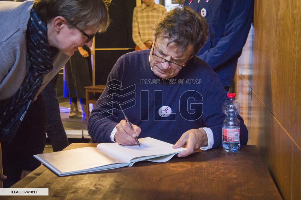 Petr Sis, Korzo Narodni