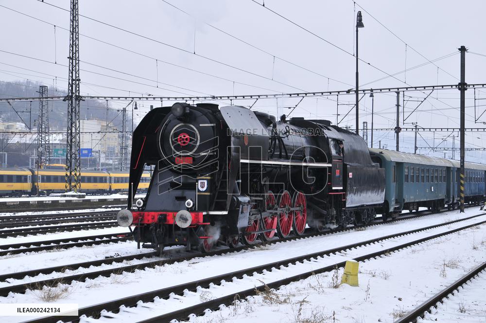 Steam locomotive Skoda 475.179 nickname Slechticna (Noblewoman), Smichov railway station
