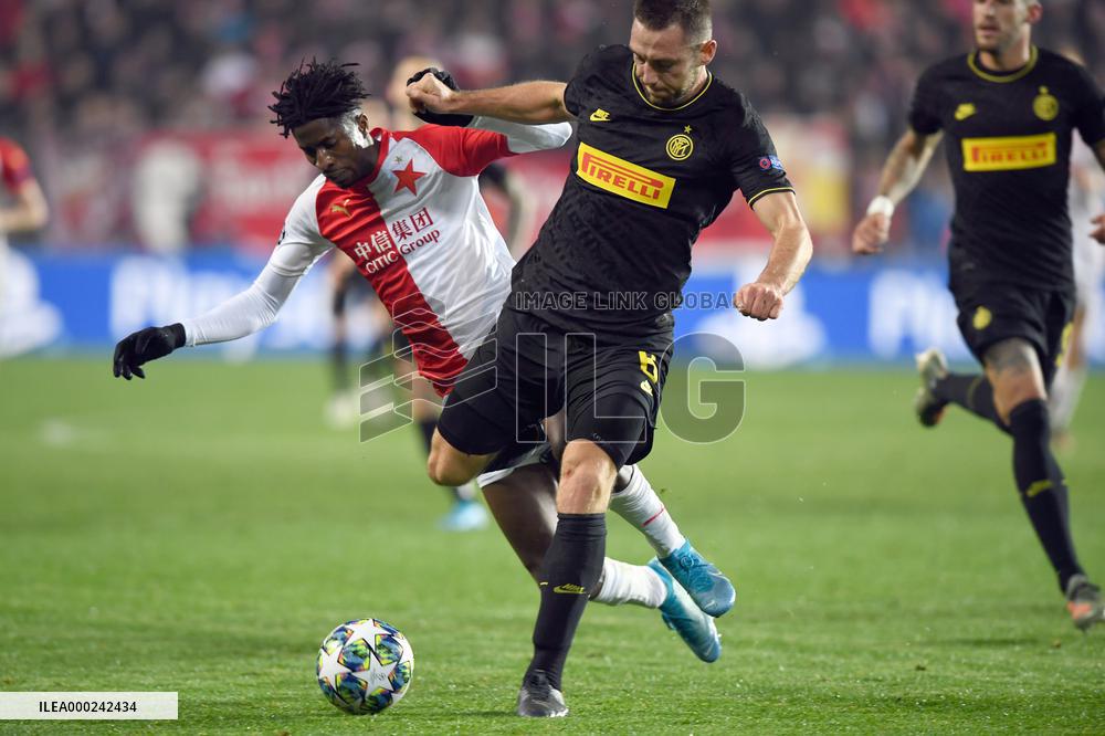 Peter Olayinka, Stefan de Vrij