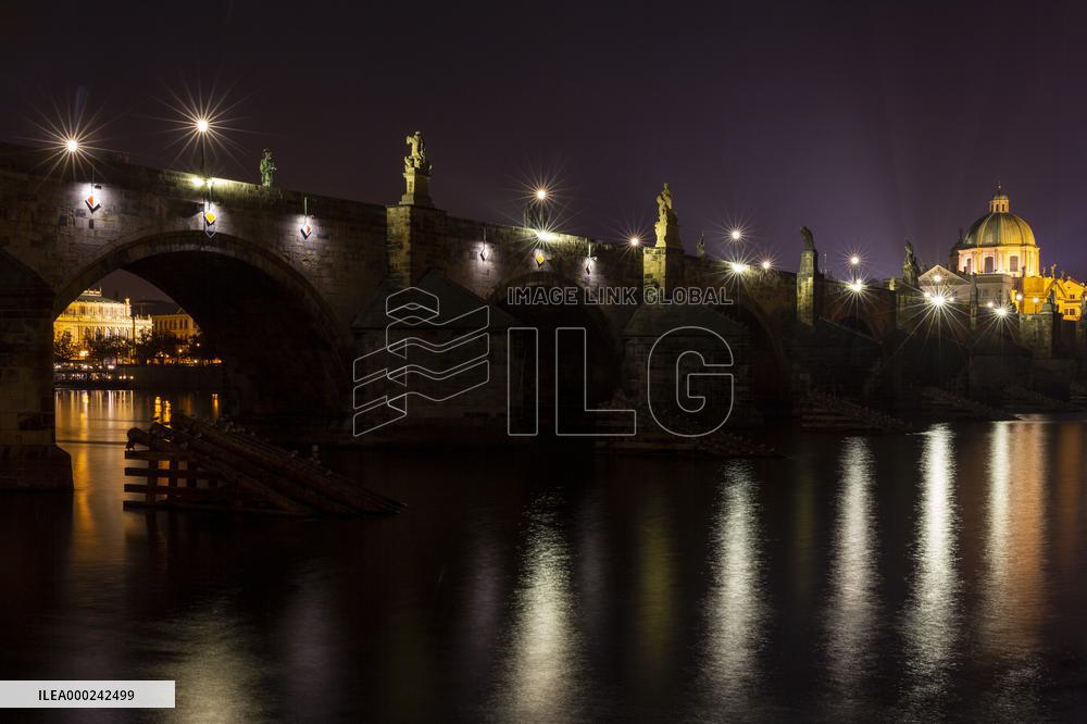 Prague, Charles Bridge, Old Town, city, town, building, night