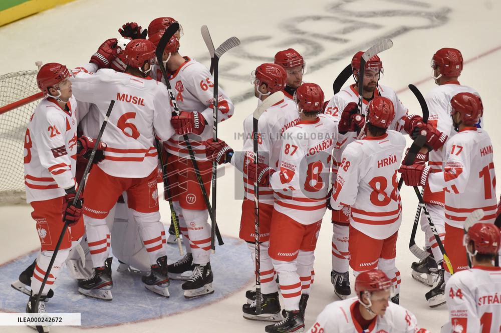 Hockey players of HC Ocelari Trinec celebrate a victory