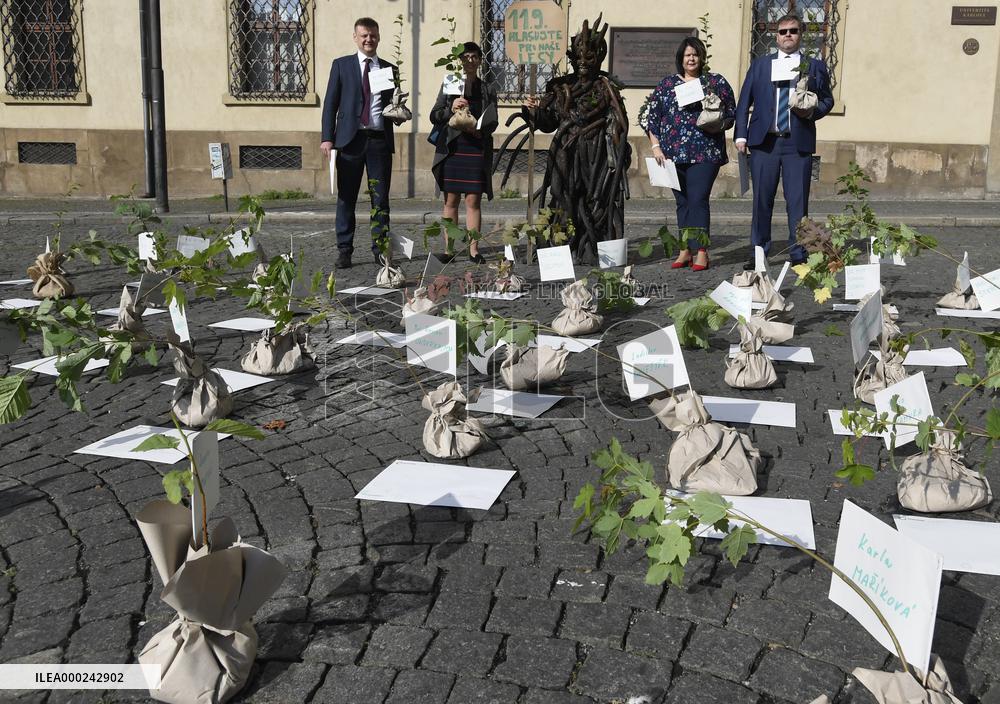 Friends of the Earth movement handed a petition for forests salvation to Czech MPs