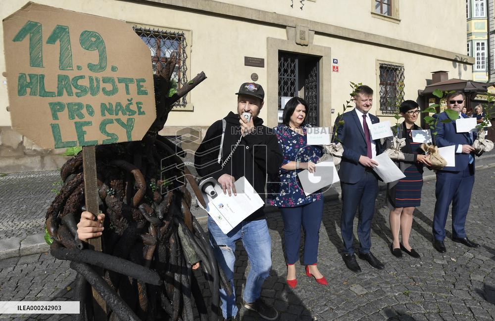 Friends of the Earth movement handed a petition for forests salvation to Czech MPs