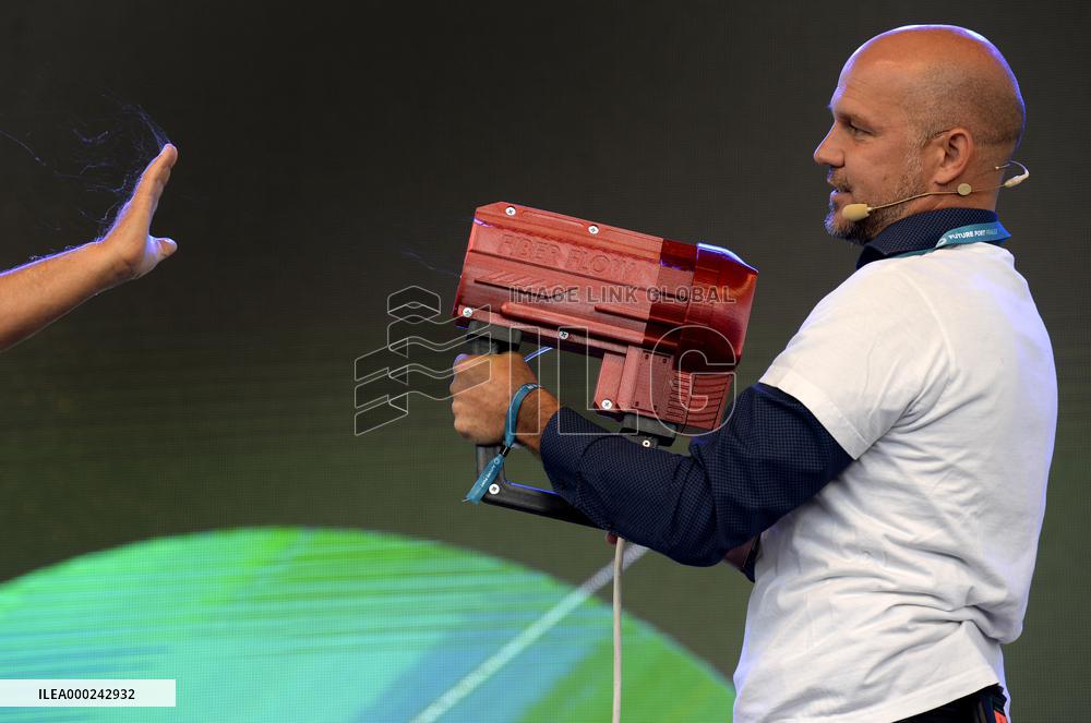 Jan Buk, nanofiber-gun