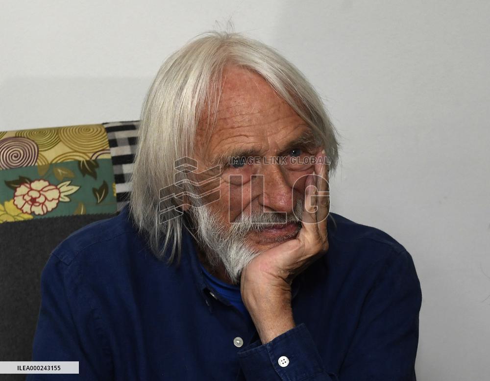 Pierre Richard in Prague, wine