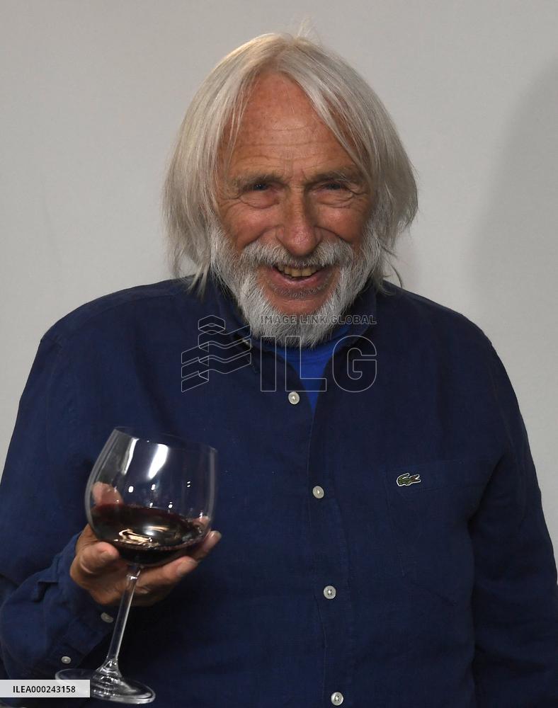 Pierre Richard in Prague, wine