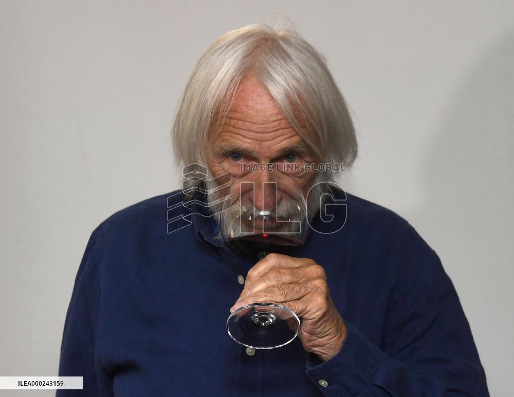 Pierre Richard in Prague, wine