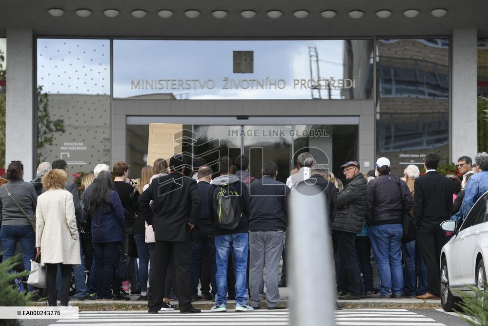 demonstration against extended production of VAFO factory for dog food (Brit brand)