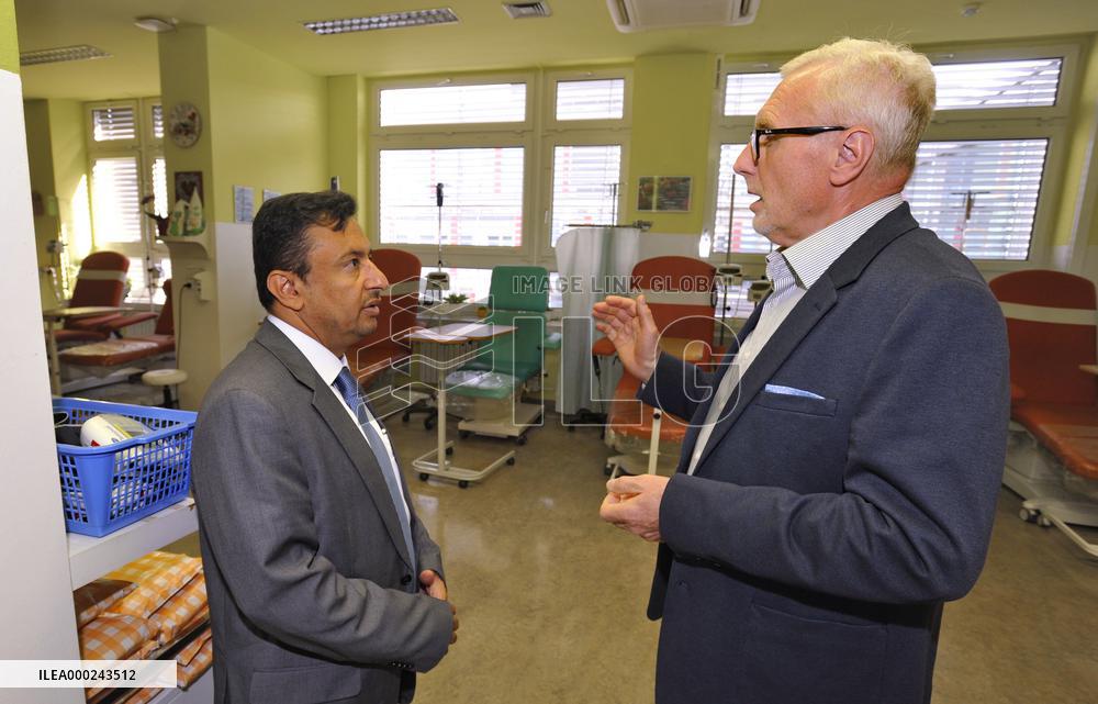 Doctor Saif Al Yaarubi, Rostislav Vyzula