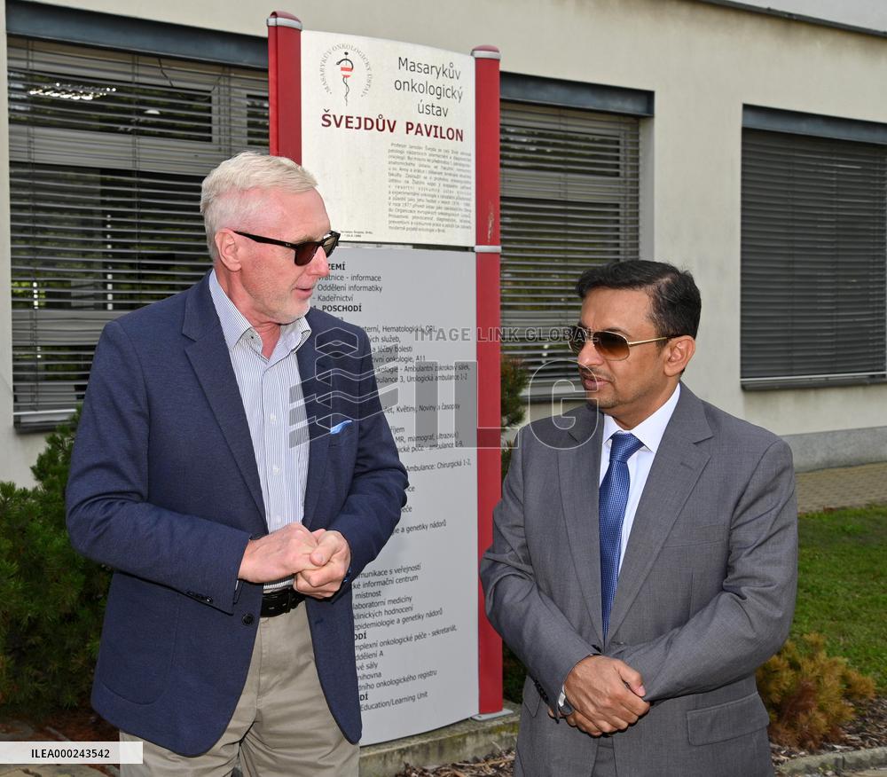 Doctor Saif Al Yaarubi, Rostislav Vyzula