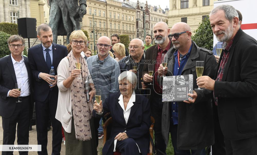 The Byli jsme pri tom (We Were There) street exhibition presents unpublished Velvet Revolution images, Kamila Mouckova