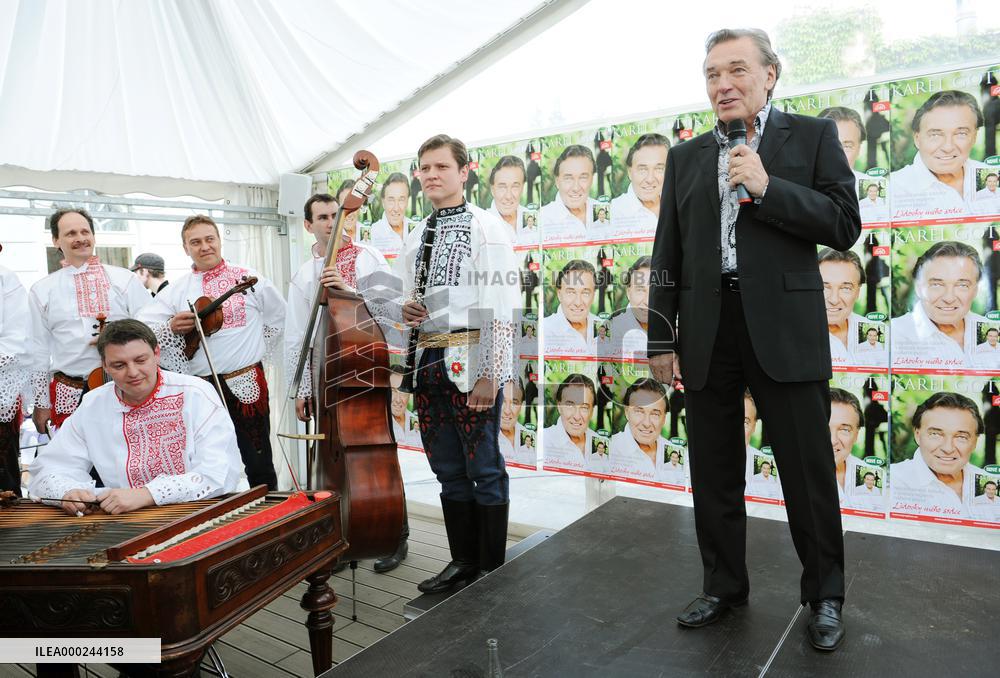 Karel Gott and Dulcimer Band of Ladislav Pavlus