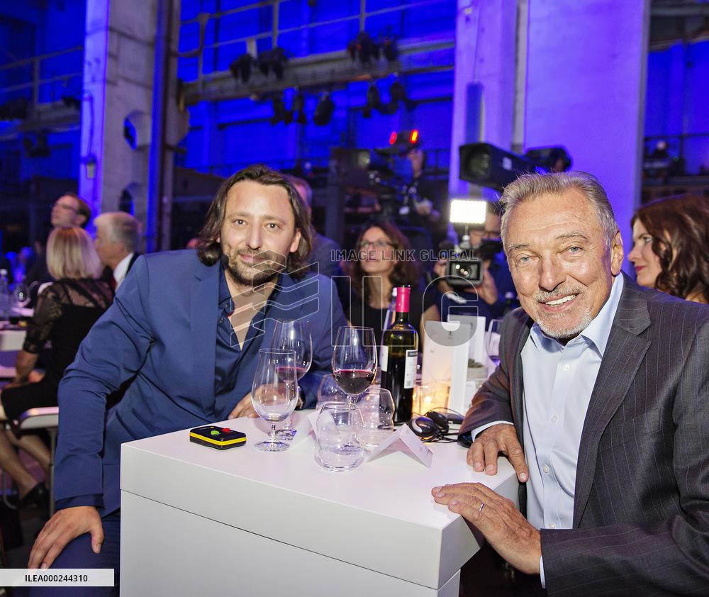Karel Gott, Jozef Kaban, Skoda Kodiaq, SUV car, World premiere