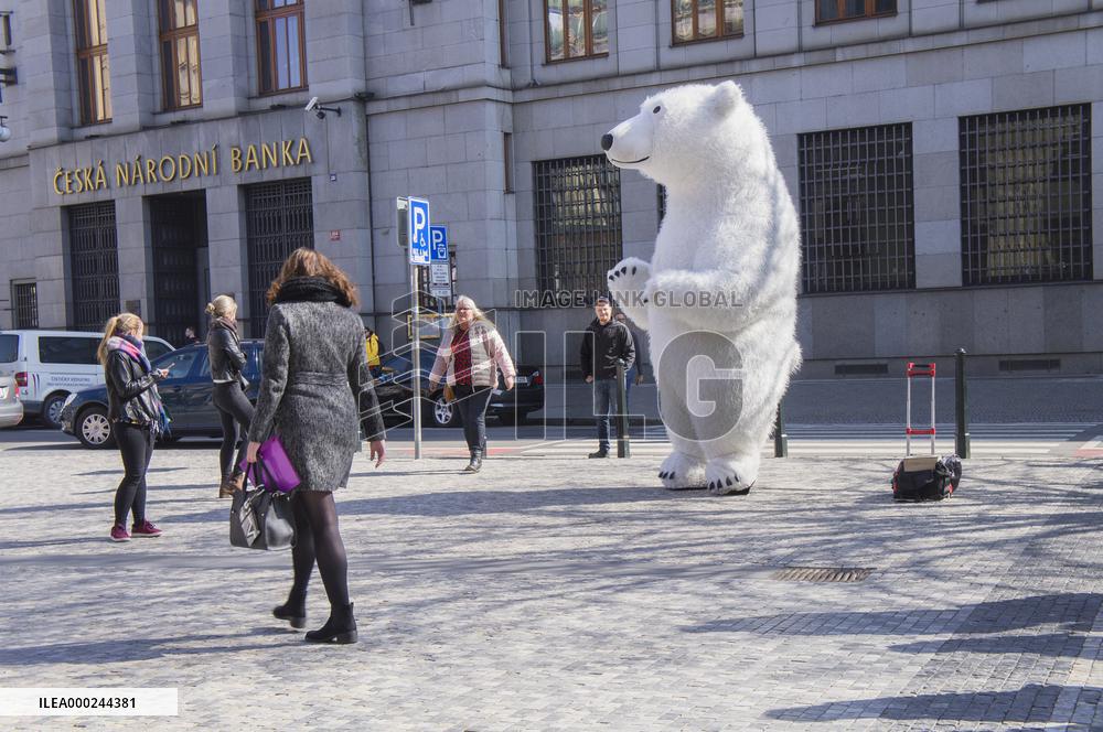 Na Prikope Street, tourists, dancing giant inflatable polar bear mask
