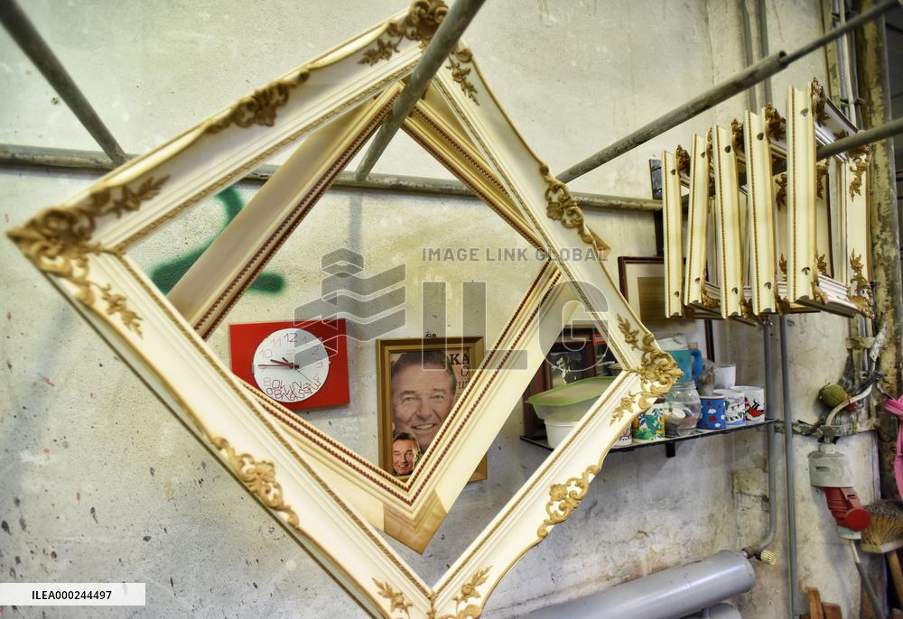 Painting frame producer Lira