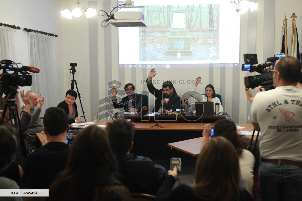 Pavel Novotny, vote, Prague to have memorial to ROA on 75th anniversary of WW2 end