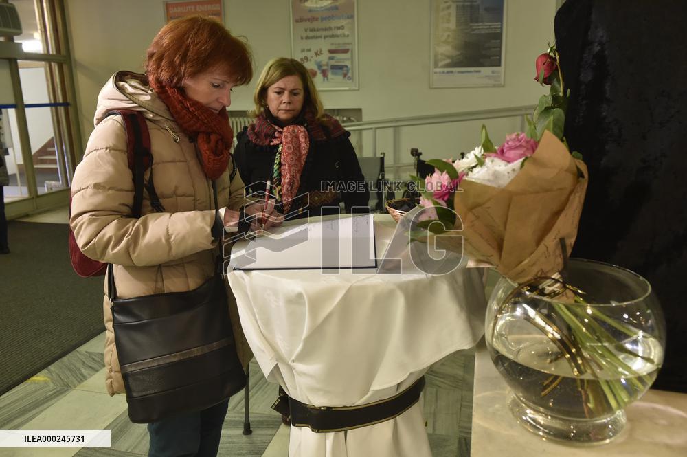 Shooting in the Ostrava hospital, number of fatalities thus rose to seven, condolence book
