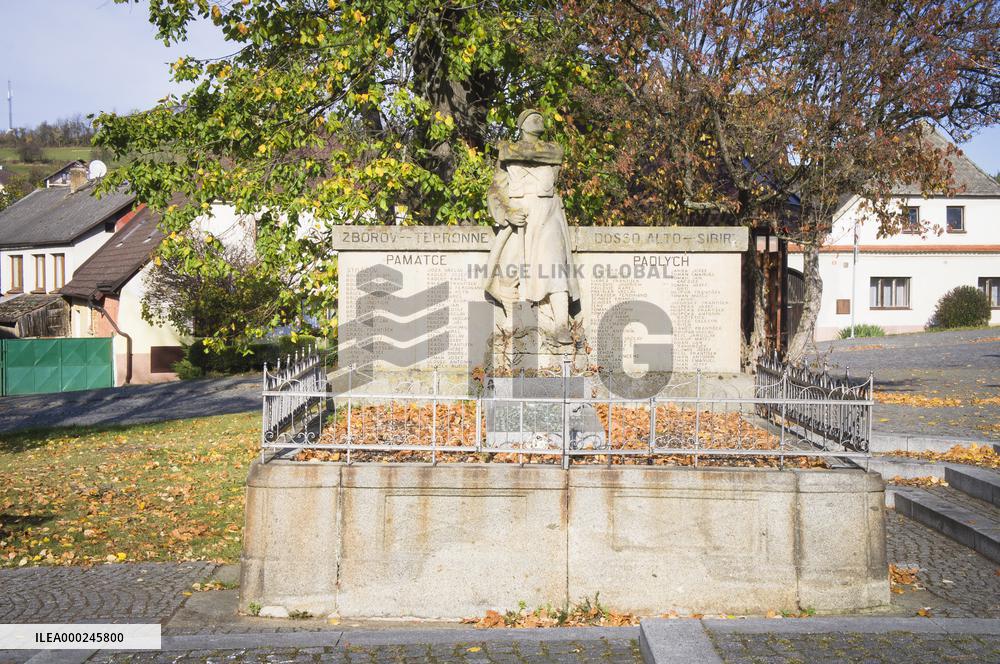 Strazov, World War I and II memorial