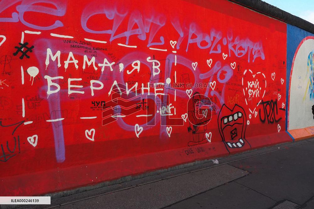 Graffiti at the East Side Gallery