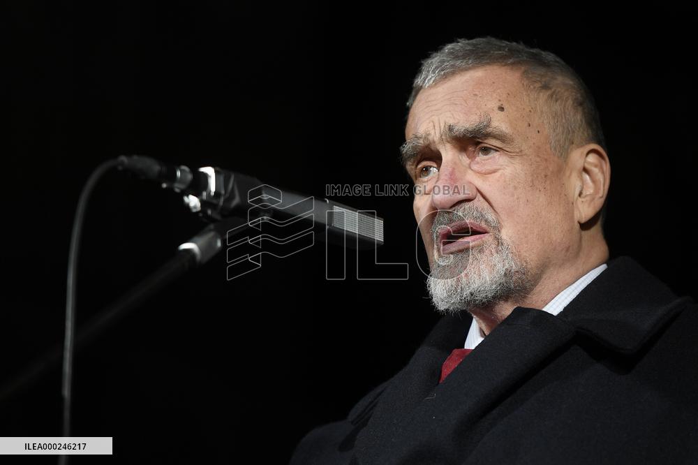 Karel Schwarzenberg, the eighth anniversary of the death of Vaclav Havel, Wenceslas Square, Prague