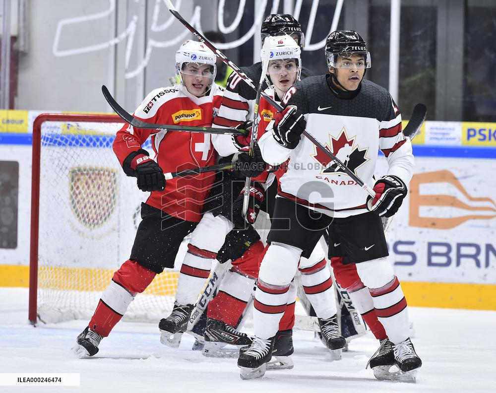 Mika Henauer, Valentin Nussbaumer, Akil Thomas