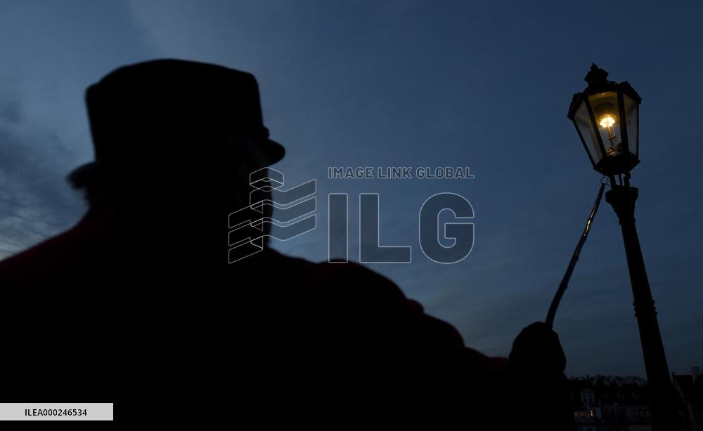 Lamplighter lights up traditional gas lightings