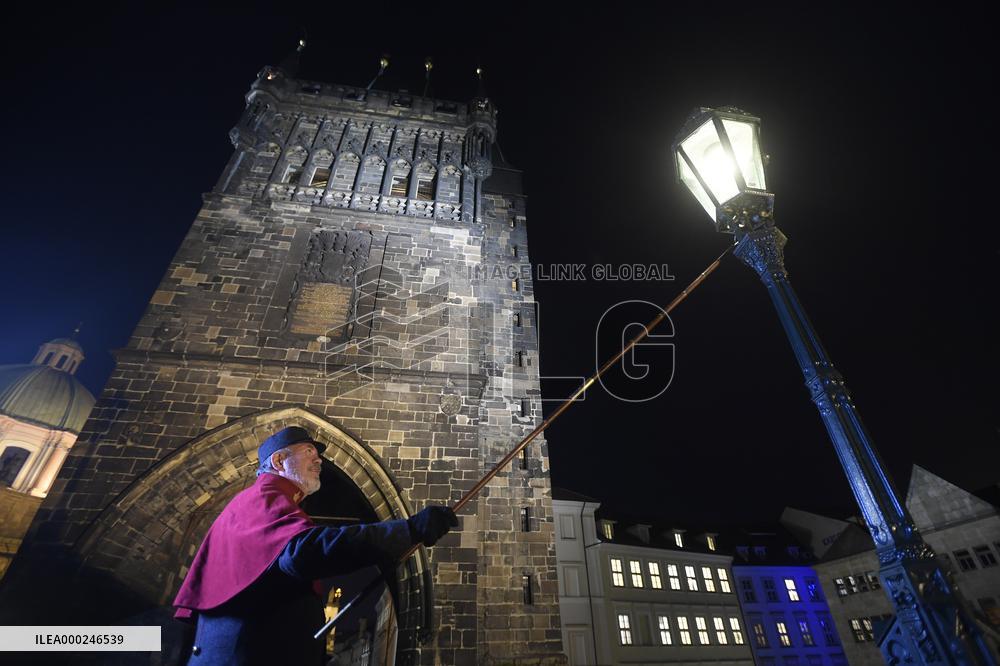 Lamplighter lights up traditional gas lightings