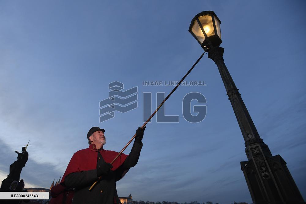 Lamplighter lights up traditional gas lightings