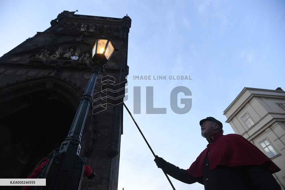 Lamplighter lights up traditional gas lightings