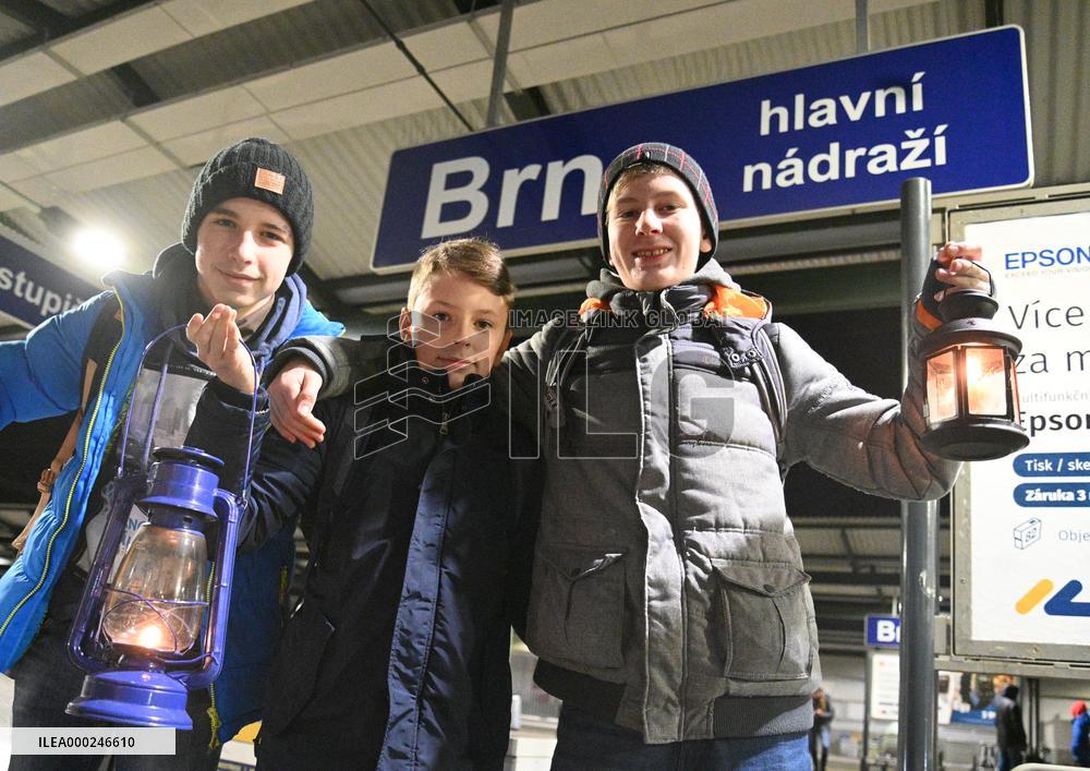 Bethlehem light, scouts