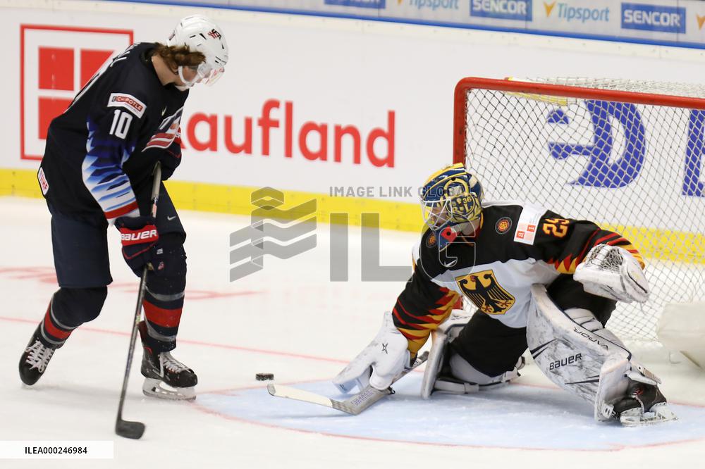 Curtis Hall, Tobias Ancicka