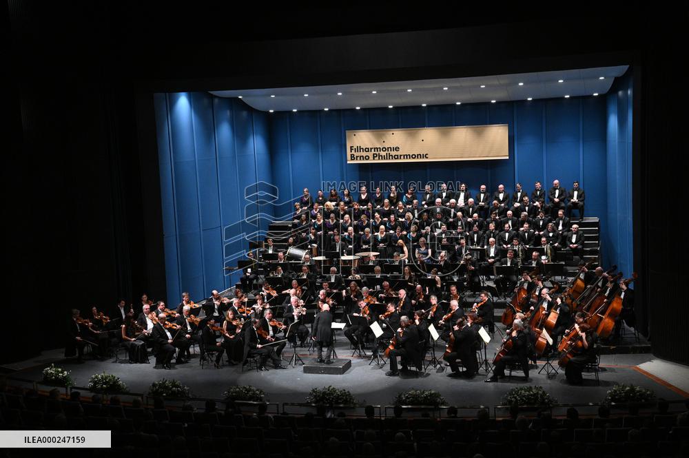 Dennis Russell Davies, Brno Philharmonic