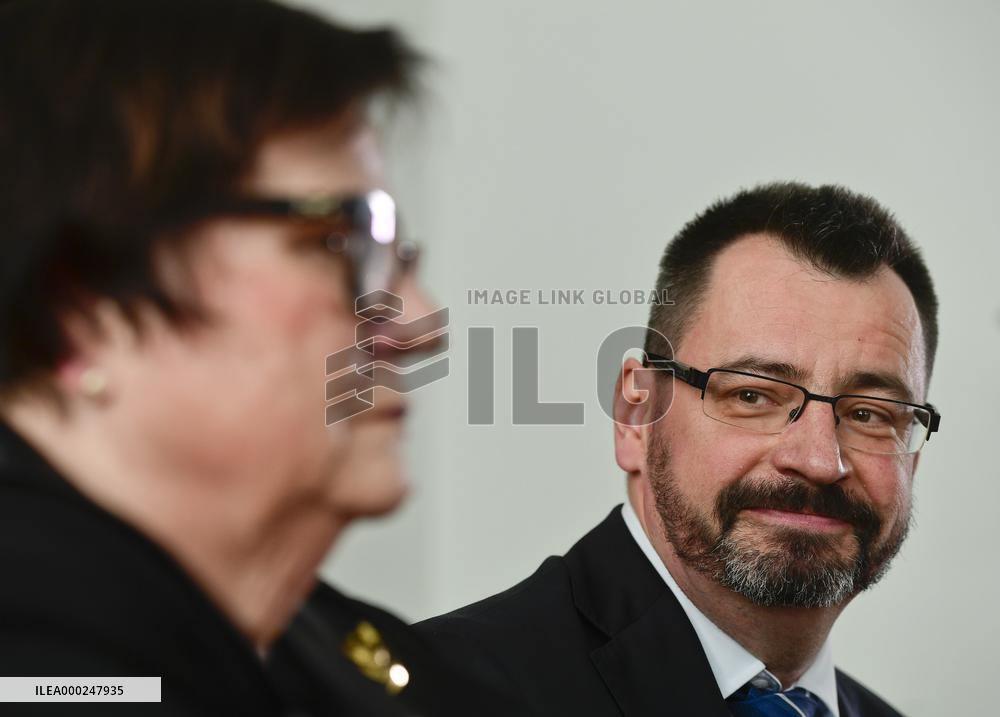 Marie Benesova, Lubos Dorfl