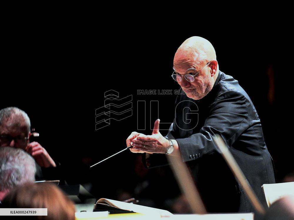 Dennis Russell Davies