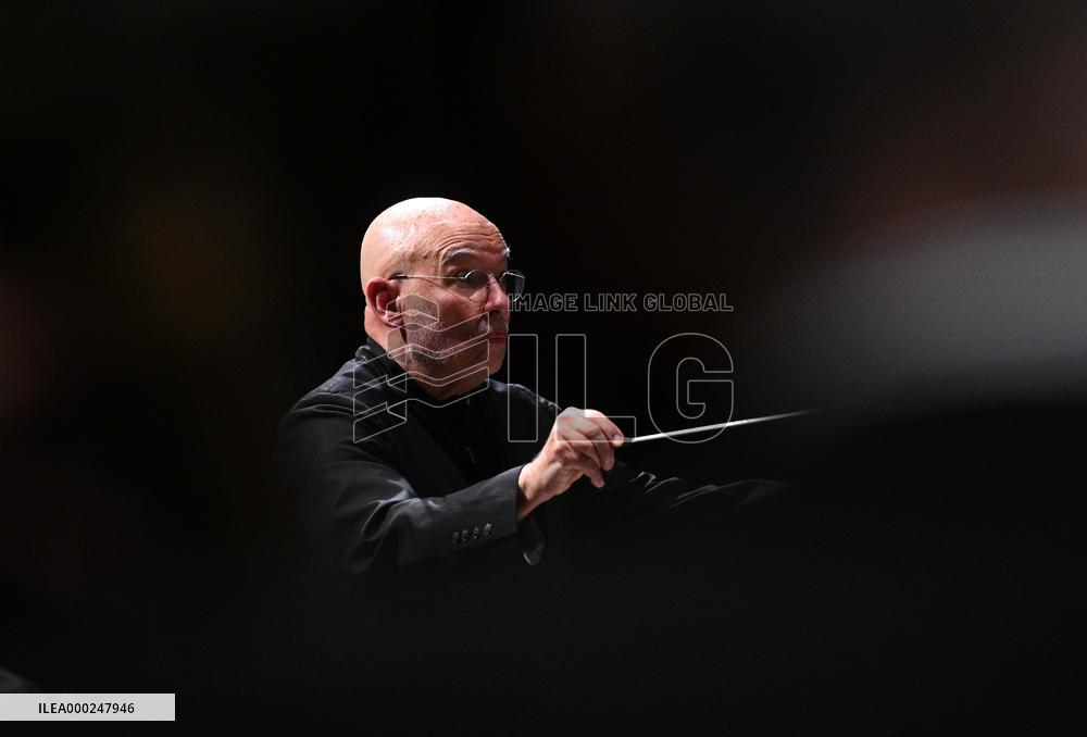 Dennis Russell Davies