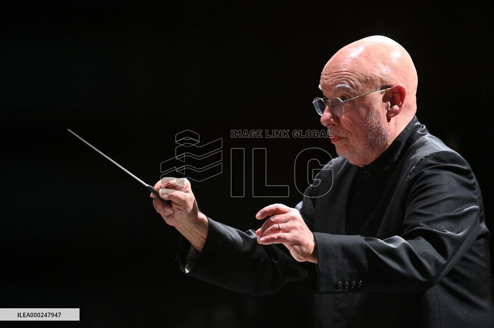 Dennis Russell Davies