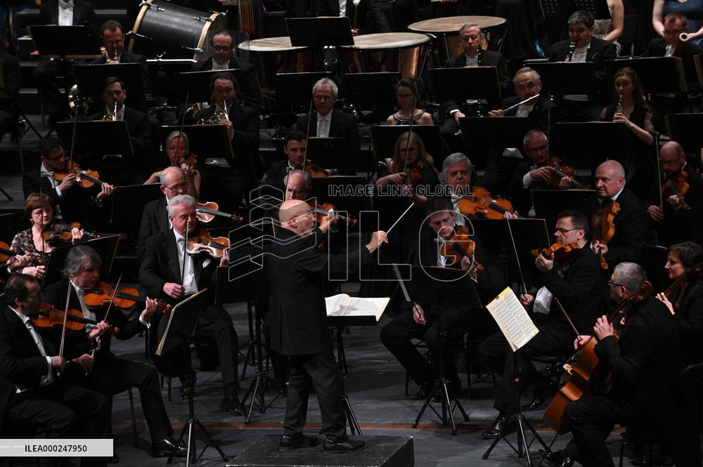 Dennis Russell Davies