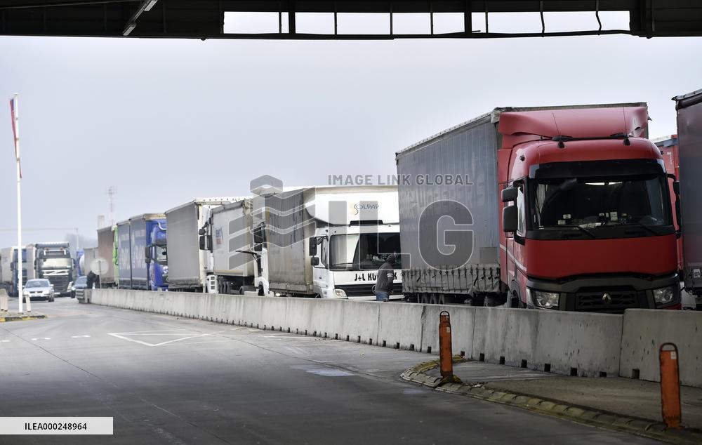 Slovak hauliers partially blocking border crossing with Czechia